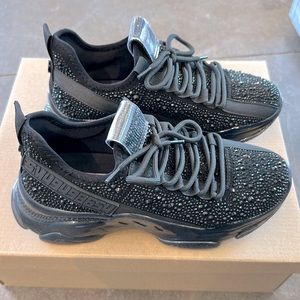 STEVE MADDEN MAXIMA “BLACK MULTI” SNEAKER. BRAND NEW. SIZE 7.5